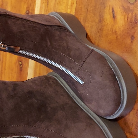 Brown Ankle Boots with Zipper - Picture 2 of 4